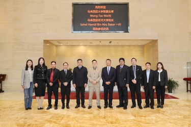 馬來西亞大學(xué)聯(lián)盟主席拿督斯里黃炫碩一行蒞臨景興紙業(yè)參觀交流，共建“一帶一路”人才培養(yǎng)培訓(xùn)基地