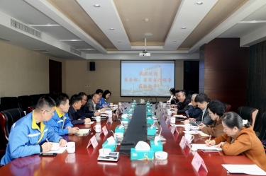 商務(wù)部駐杭特辦特派員劉福學(xué)攜浙江省商務(wù)廳黨組成員、總經(jīng)濟(jì)師朱軍一行蒞臨景興紙業(yè)考察調(diào)研
